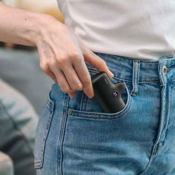 iWalk 4800mAh Type-C 20W Pocket Power Bank - Black iWalk 4800mAh Type-C 20W Pocket Power Bank - Black